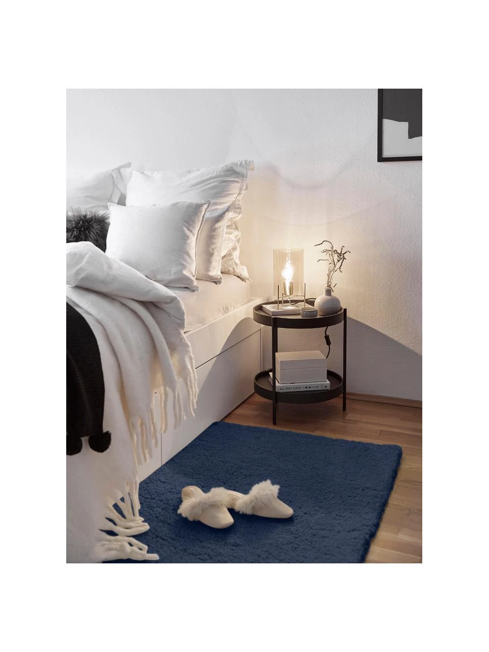 Westwing Collection Flauschiger Hochflor-Teppich Leighton in Dunkelblau, B 80 x L 150 cm (Größe XS) 4 Westwing Collection Flauschiger Hochflor-Teppich Leighton in Dunkelblau, B 80 x L 150 cm (Größe XS) – Bild 2