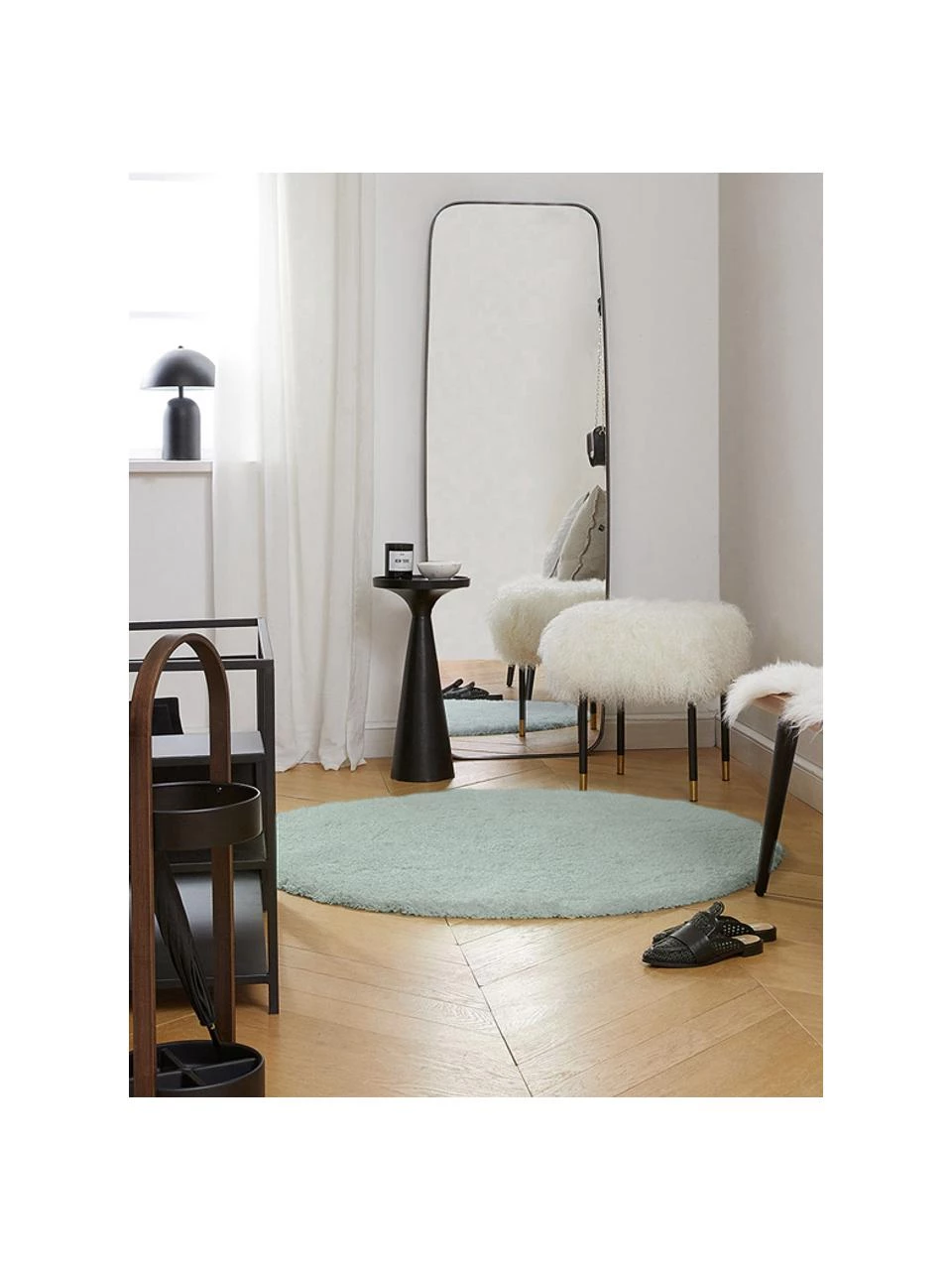 Westwing Collection Flauschiger runder Hochflor-Teppich Leighton in Mintgrün, Ø 120 cm (Größe S) 4 Westwing Collection Flauschiger runder Hochflor-Teppich Leighton in Mintgrün, Ø 120 cm (Größe S) – Bild 2