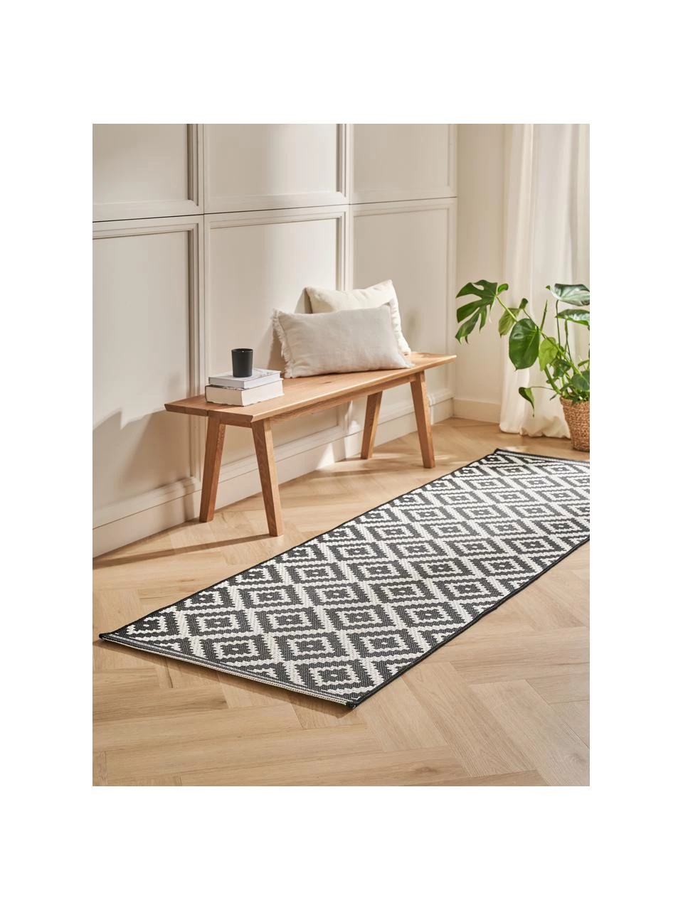 Westwing Collection Gemusterter In- & Outdoor-Läufer Miami in Schwarz/Weiß, B 80 x L 250 cm 4 Westwing Collection Gemusterter In- & Outdoor-Läufer Miami in Schwarz/Weiß, B 80 x L 250 cm – Bild 2