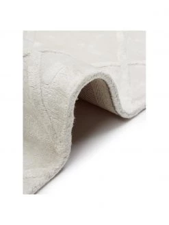 Westwing Collection Handgetufteter Viskoseteppich Shiny in Silbergrau mit Rautenmuster, B 80 x L 150 cm (Größe XS) -Teppiche Verkaufsgeschäft Handgetufteter Viskoseteppich Shiny in Silbergrau mit Rautenmuster 4