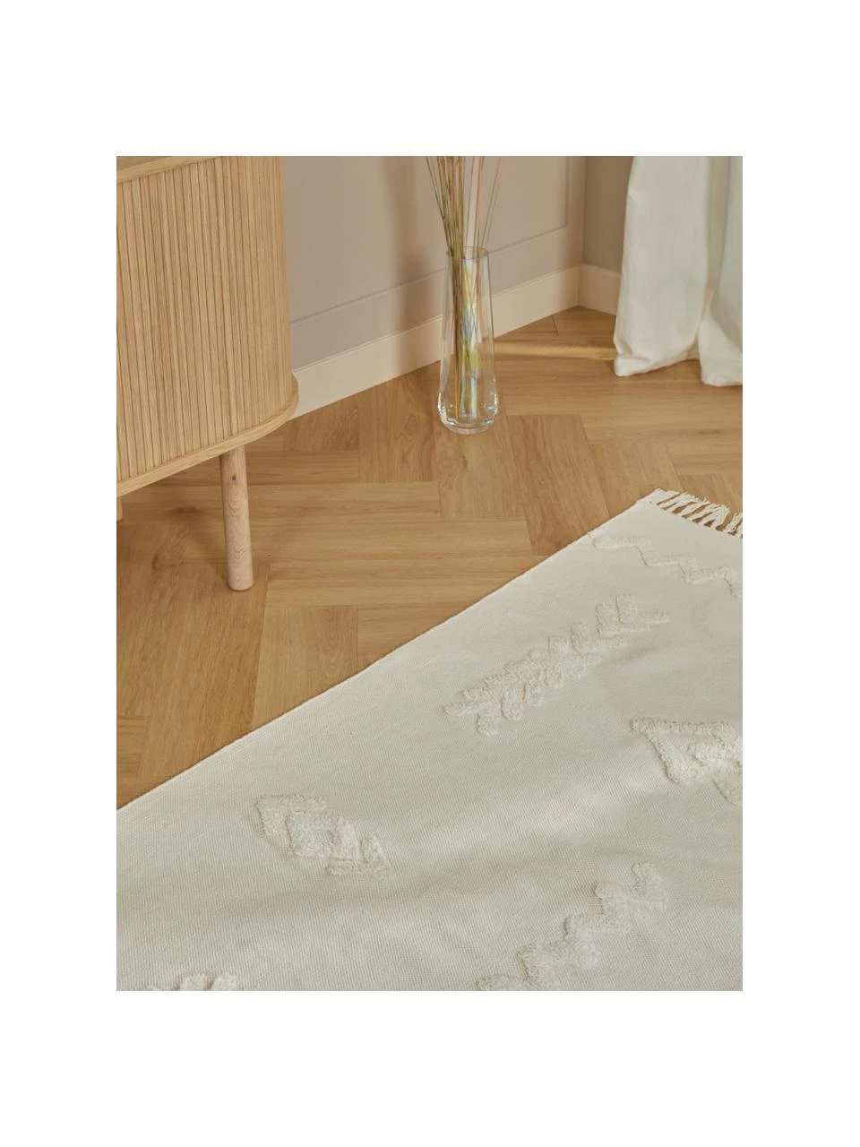 Westwing Collection Handgewebter Baumwollteppich Fenna mit Hoch-Tief-Struktur und Fransen, B 80 x L 150 cm (Größe XS) 4 Westwing Collection Handgewebter Baumwollteppich Fenna mit Hoch-Tief-Struktur und Fransen, B 80 x L 150 cm (Größe XS) – Bild 2