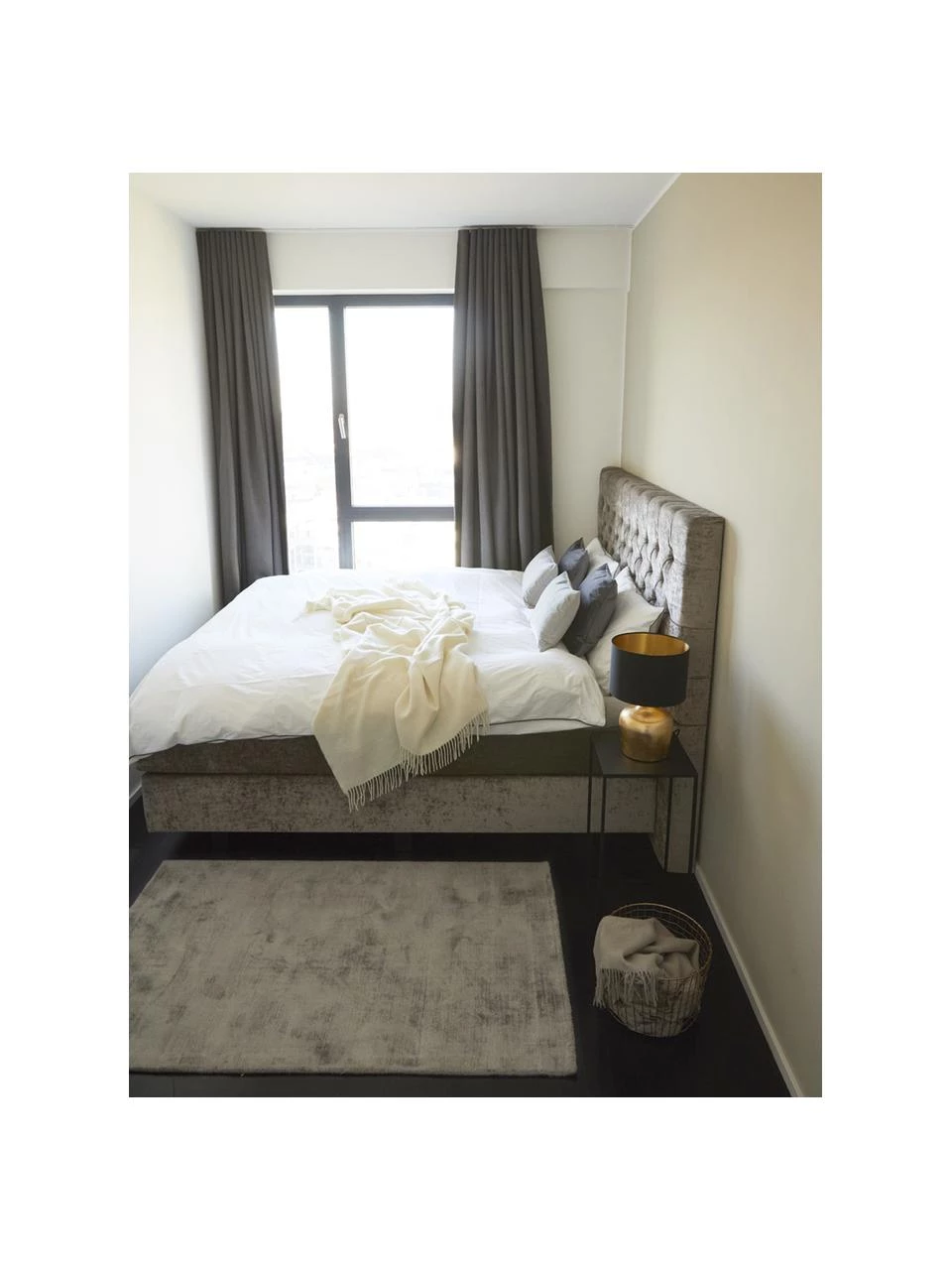 Westwing Collection Handgewebter Viskoseteppich Jane in Taupe, B 80 x L 150 cm (Größe XS) 8 Westwing Collection Handgewebter Viskoseteppich Jane in Taupe, B 80 x L 150 cm (Größe XS) – Bild 6