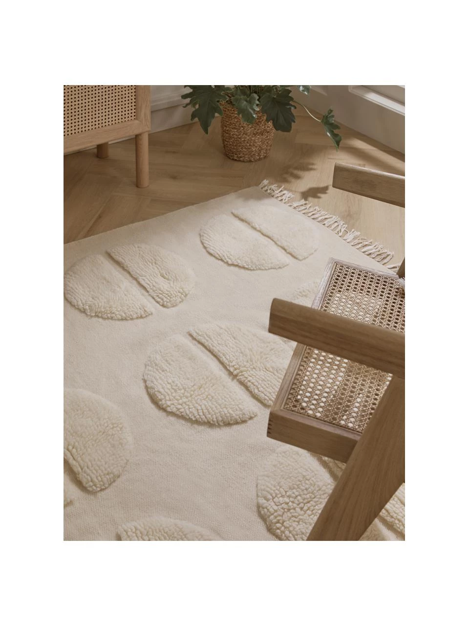 Westwing Collection Handgewebter Wollteppich Anica mit Hoch-Tief-Effekt in Beige, B 80 x L 150 cm (Größe XS) 4 Westwing Collection Handgewebter Wollteppich Anica mit Hoch-Tief-Effekt in Beige, B 80 x L 150 cm (Größe XS) – Bild 2