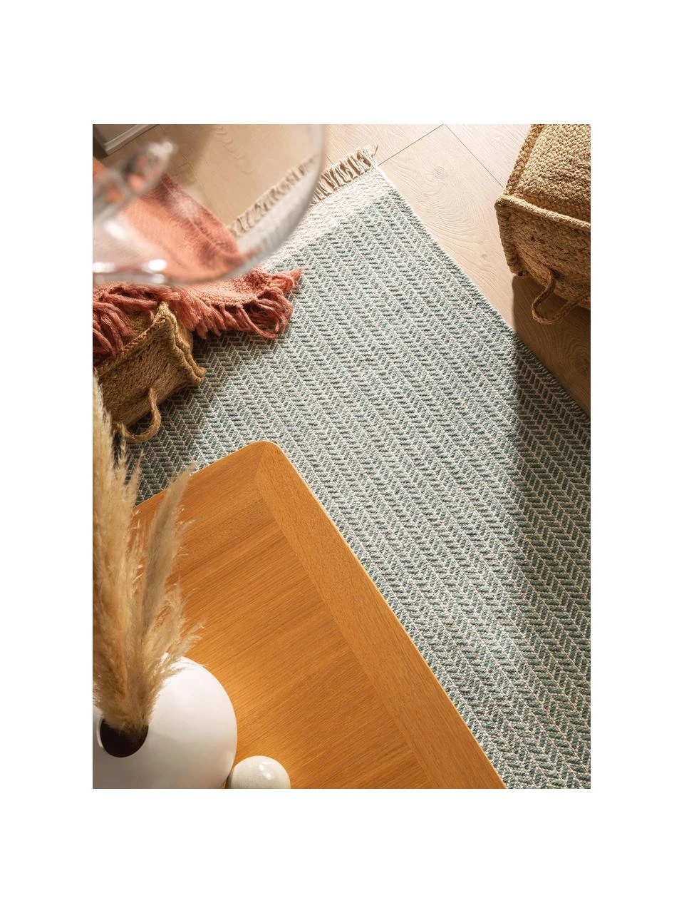 Benuta Handgewebter Wollteppich Kim in Grün/Creme, mit Fransen, B 80 x L 120 cm (Größe XS) 4 Benuta Handgewebter Wollteppich Kim in Grün/Creme, mit Fransen, B 80 x L 120 cm (Größe XS) – Bild 2