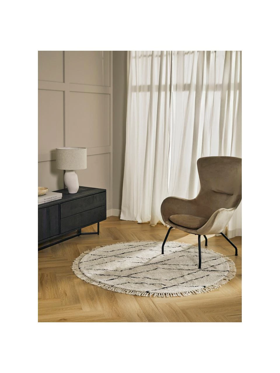 Westwing Collection Runder Baumwollteppich Bina mit Rautenmuster, handgetuftet, Ø 110 cm (Größe S) 4 Westwing Collection Runder Baumwollteppich Bina mit Rautenmuster, handgetuftet, Ø 110 cm (Größe S) – Bild 2