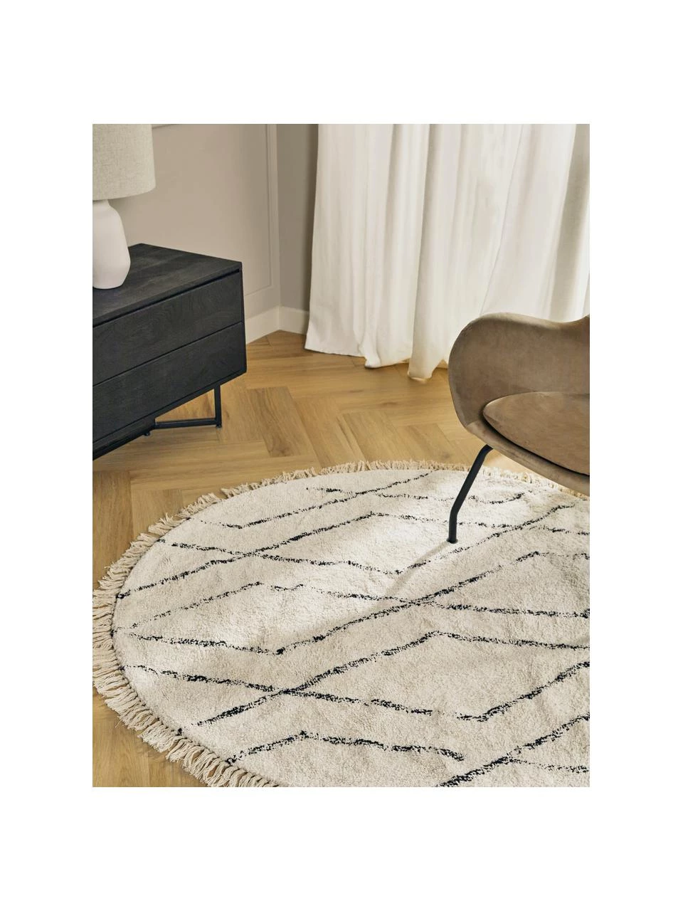 Westwing Collection Runder Baumwollteppich Bina mit Rautenmuster, handgetuftet, Ø 110 cm (Größe S) 8 Westwing Collection Runder Baumwollteppich Bina mit Rautenmuster, handgetuftet, Ø 110 cm (Größe S) – Bild 6