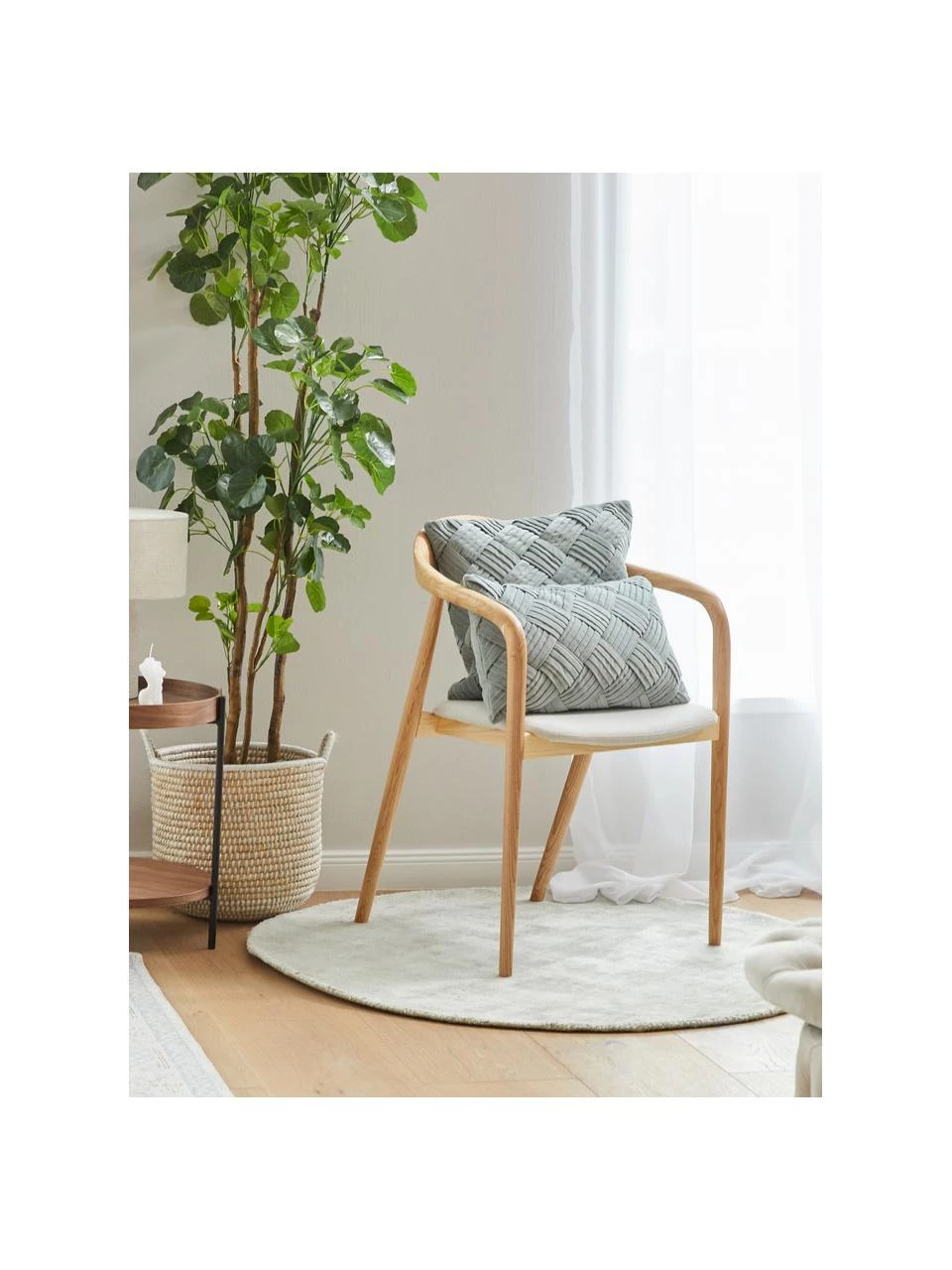 Westwing Collection Runder Viskoseteppich Jane in Lindgrün, handgewebt, Ø 120 cm (Größe S) 4 Westwing Collection Runder Viskoseteppich Jane in Lindgrün, handgewebt, Ø 120 cm (Größe S) – Bild 2