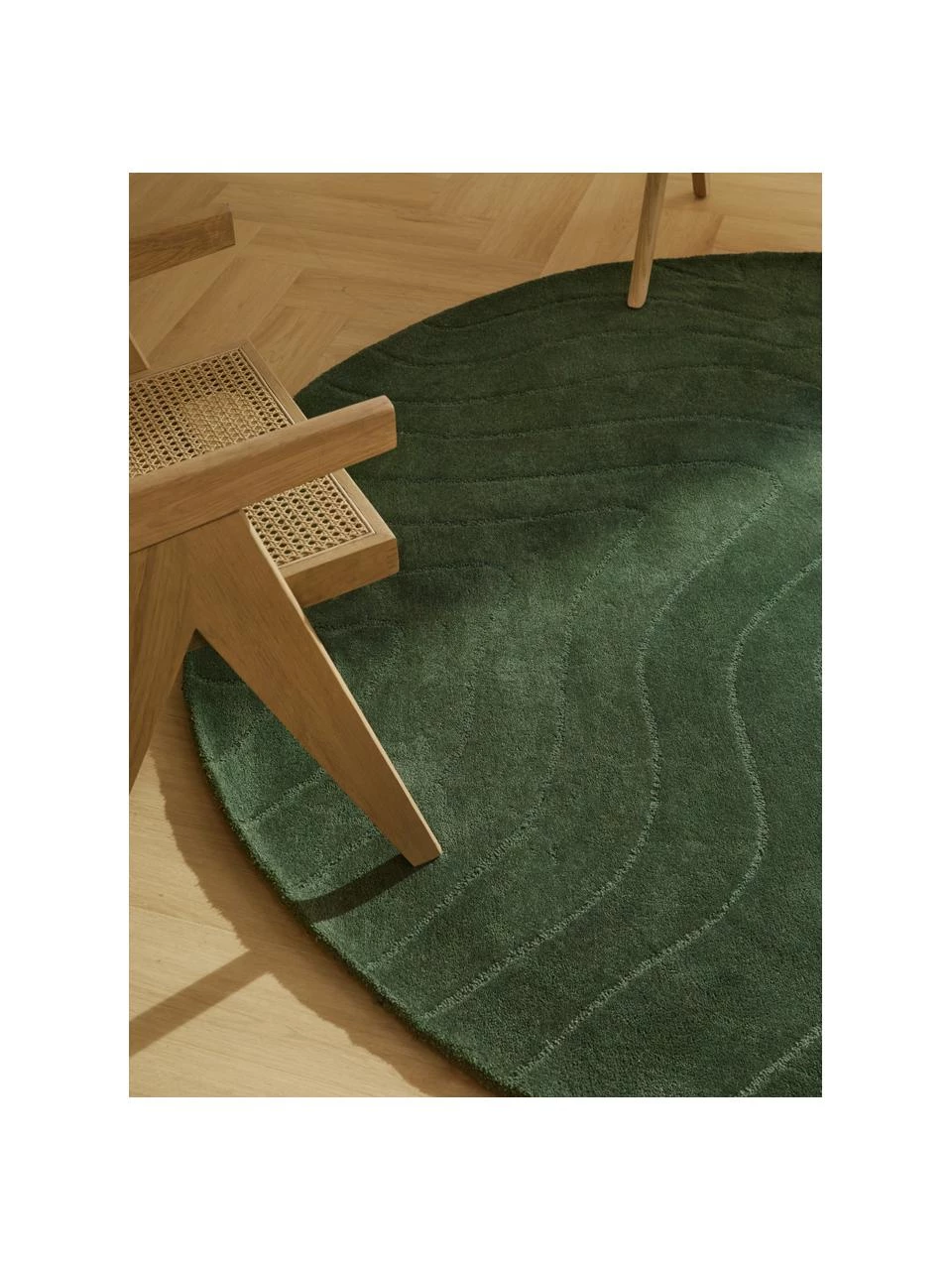Westwing Collection Runder Wollteppich Aaron in Dunkelgrün, handgetuftet, Ø 120 cm (Größe S) 4 Westwing Collection Runder Wollteppich Aaron in Dunkelgrün, handgetuftet, Ø 120 cm (Größe S) – Bild 2