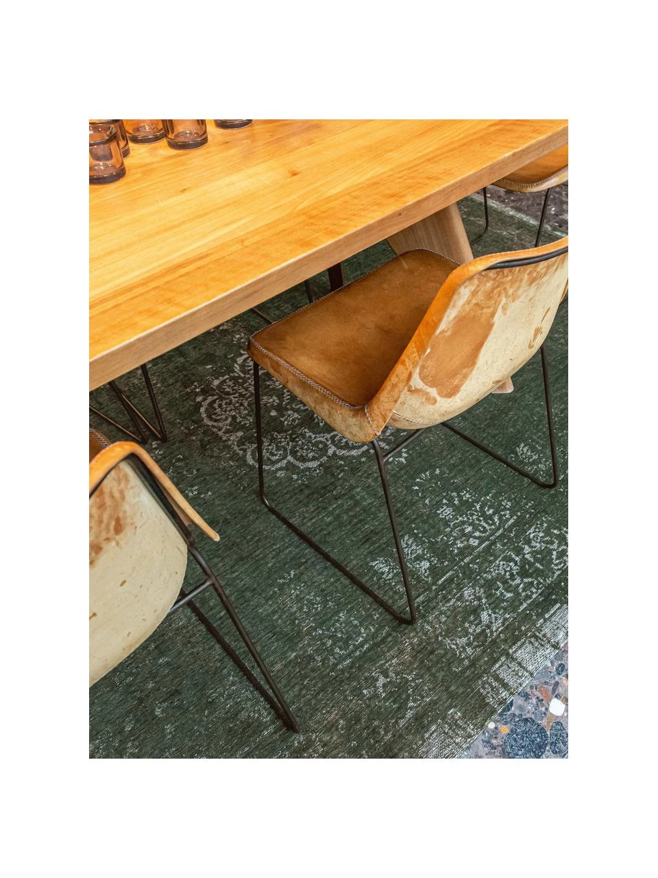 Louis de Poortere Vintage Chenilleteppich Medaillon in Dunkelgrün/Beige, B 80 x L 150 cm (Größe XS) 4 Louis de Poortere Vintage Chenilleteppich Medaillon in Dunkelgrün/Beige, B 80 x L 150 cm (Größe XS) – Bild 2